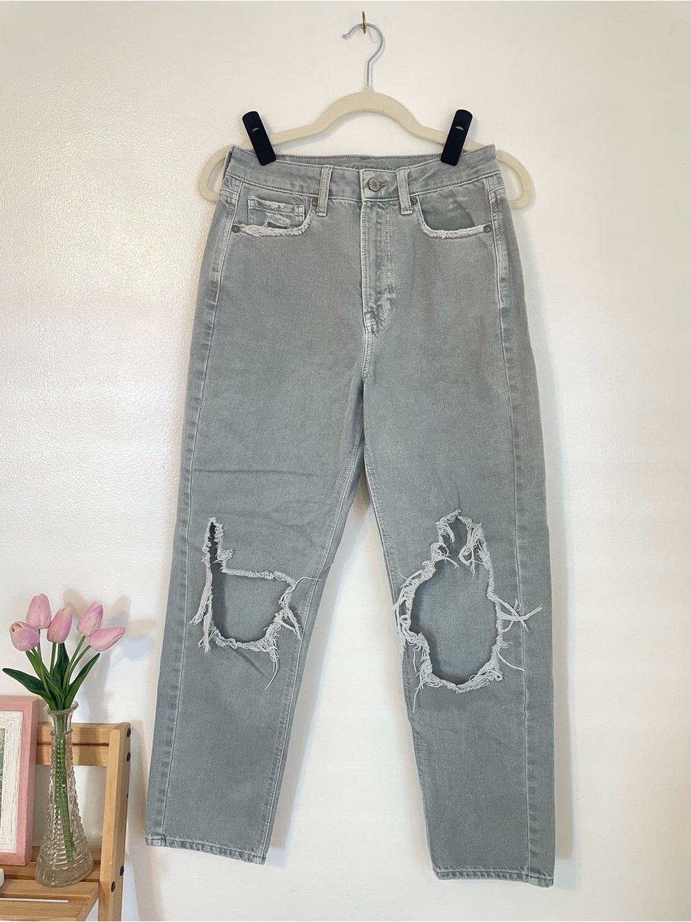 American Eagle straight Jean with large knee holes size 6